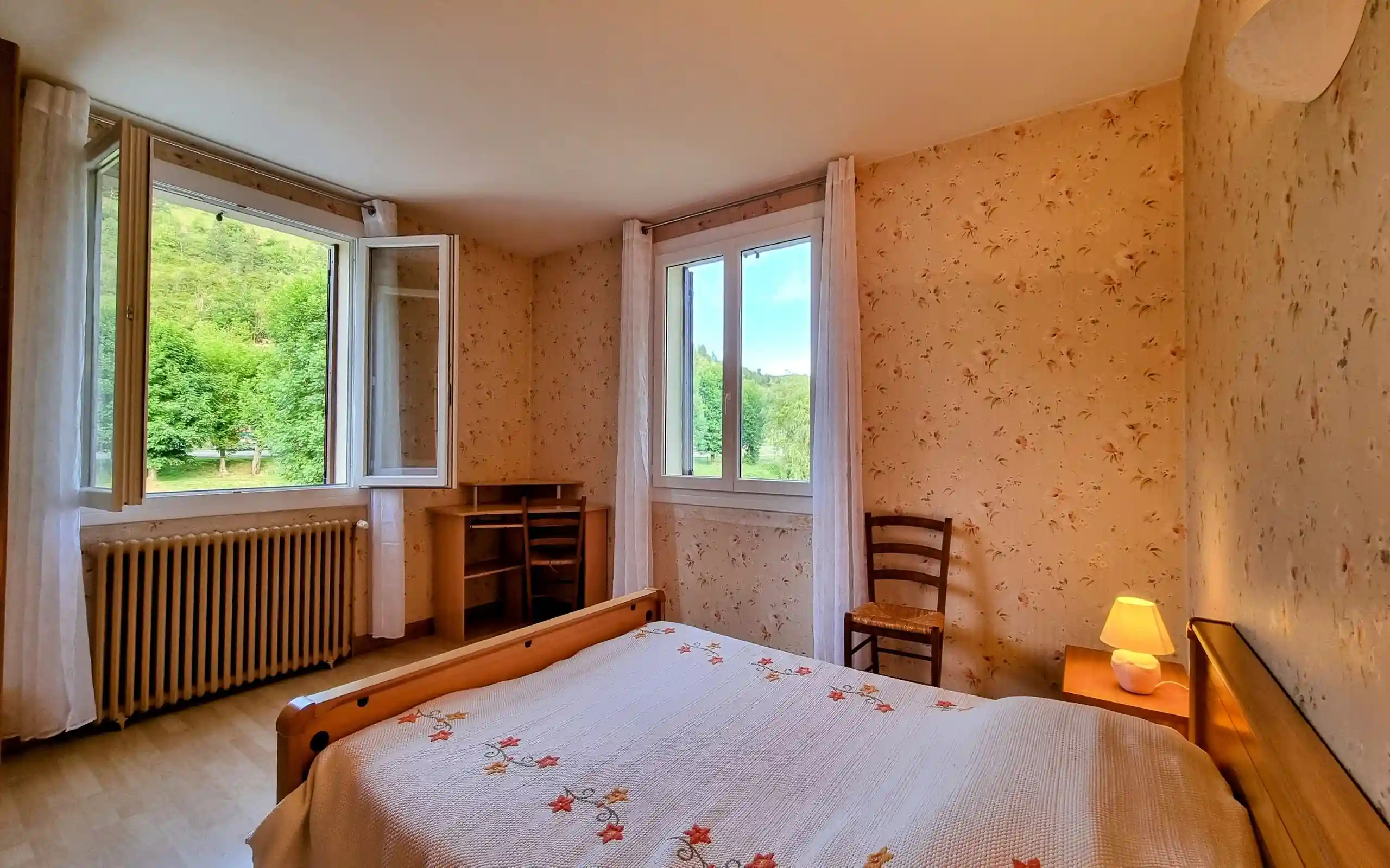 Chambre avec lit double 140 cm